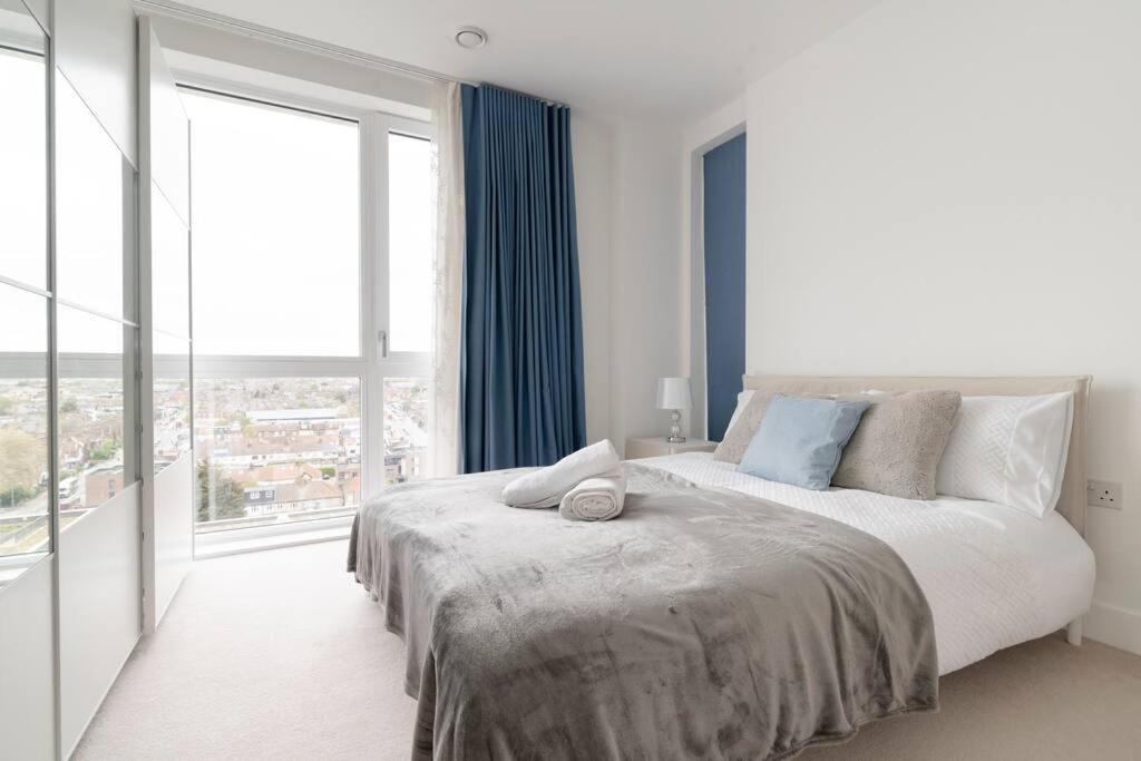 Lovely En-Suite Flat With Balcony And Parking. Londres Exterior foto